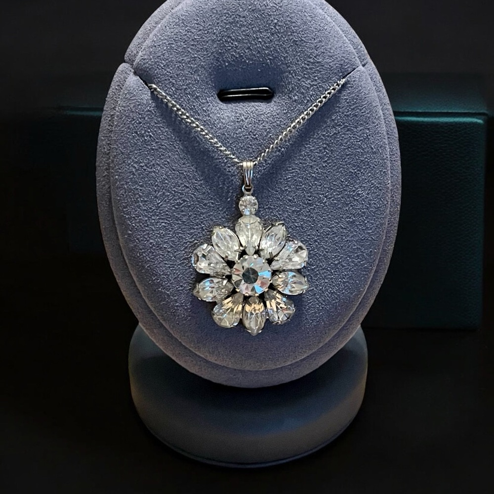 Vintage Crystal Rhinestone Flower Pendant Necklace Silver Tone